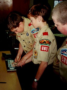 Scouts tale each others' fingerprints